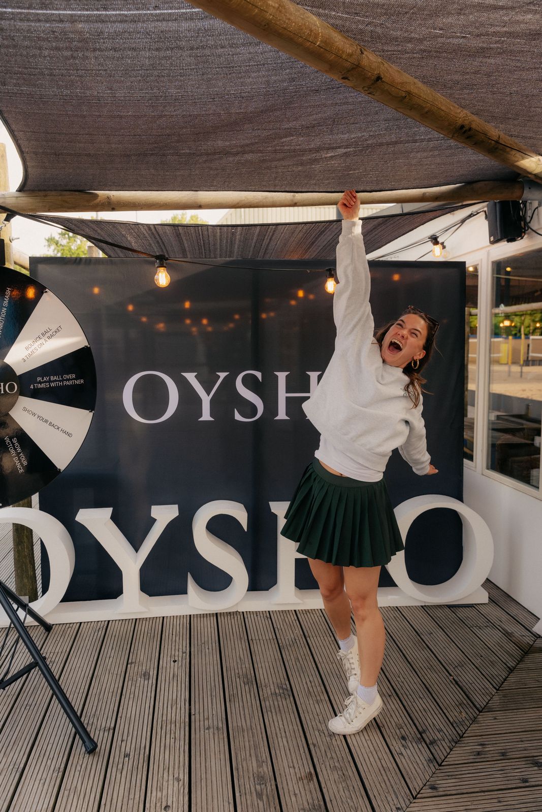 Guest jumping in front of the OYSHO wall